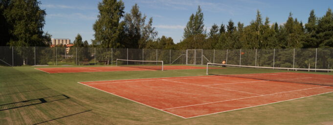 Nokian keskuskentän tenniskentät.